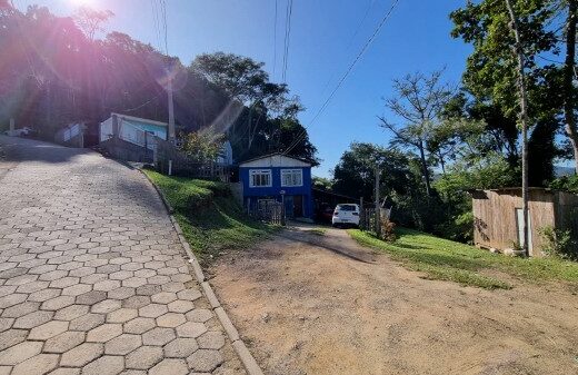 C1076 – Casa Mista de 2 Pisos