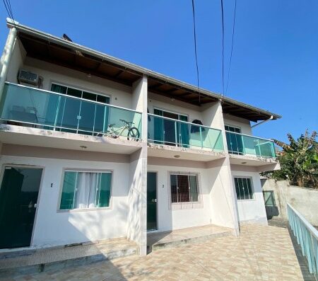C1373 – Casa geminada com 02 dormitórios