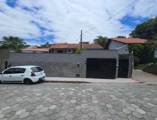 Código: C1433 – BLUMENAU – AGUA VERDE – Casa de alvenaria com 03 dormitórios