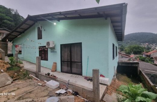 C1308 – Casa mista com 03 dormitórios