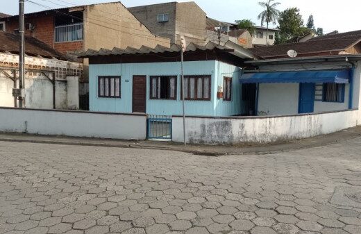 C1391 – Casa mista com 03 dormitórios