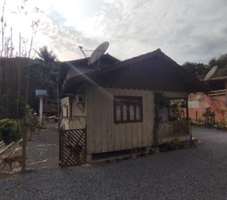S8068 – Casa mista. 4 dormitórios