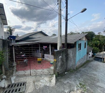 C1380 – Casa mista com 05 dormitórios