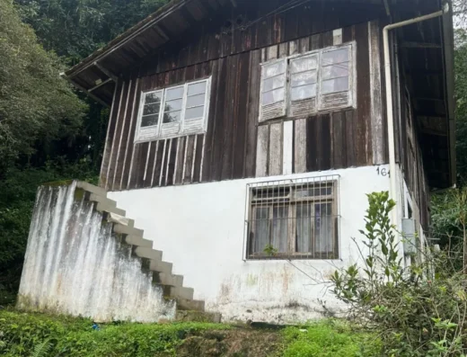 Código: C1464 – BLUMENAU – CENTRO – Casa mista precisando de reformas
