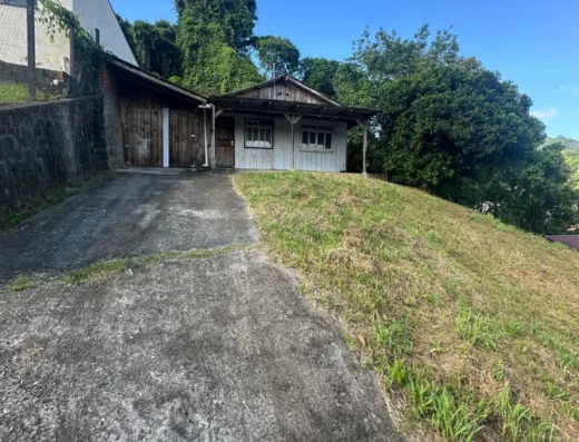Código: C1448 – BLUMENAU – Casa de madeira com 02 dormitórios