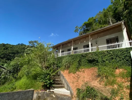 Código: C1438 – BLUMENAU – GLÓRIA – Casa de alvenaria com 03 dormitórios