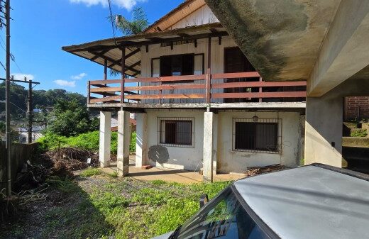 C1350 – Casa mista com 03 dormitórios