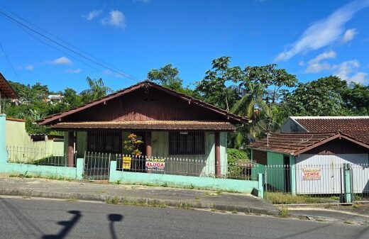 C1336 – Casa mista com 03 dormitórios