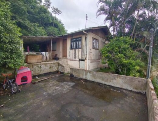 C1309 – Casa mista com 03 dormitórios