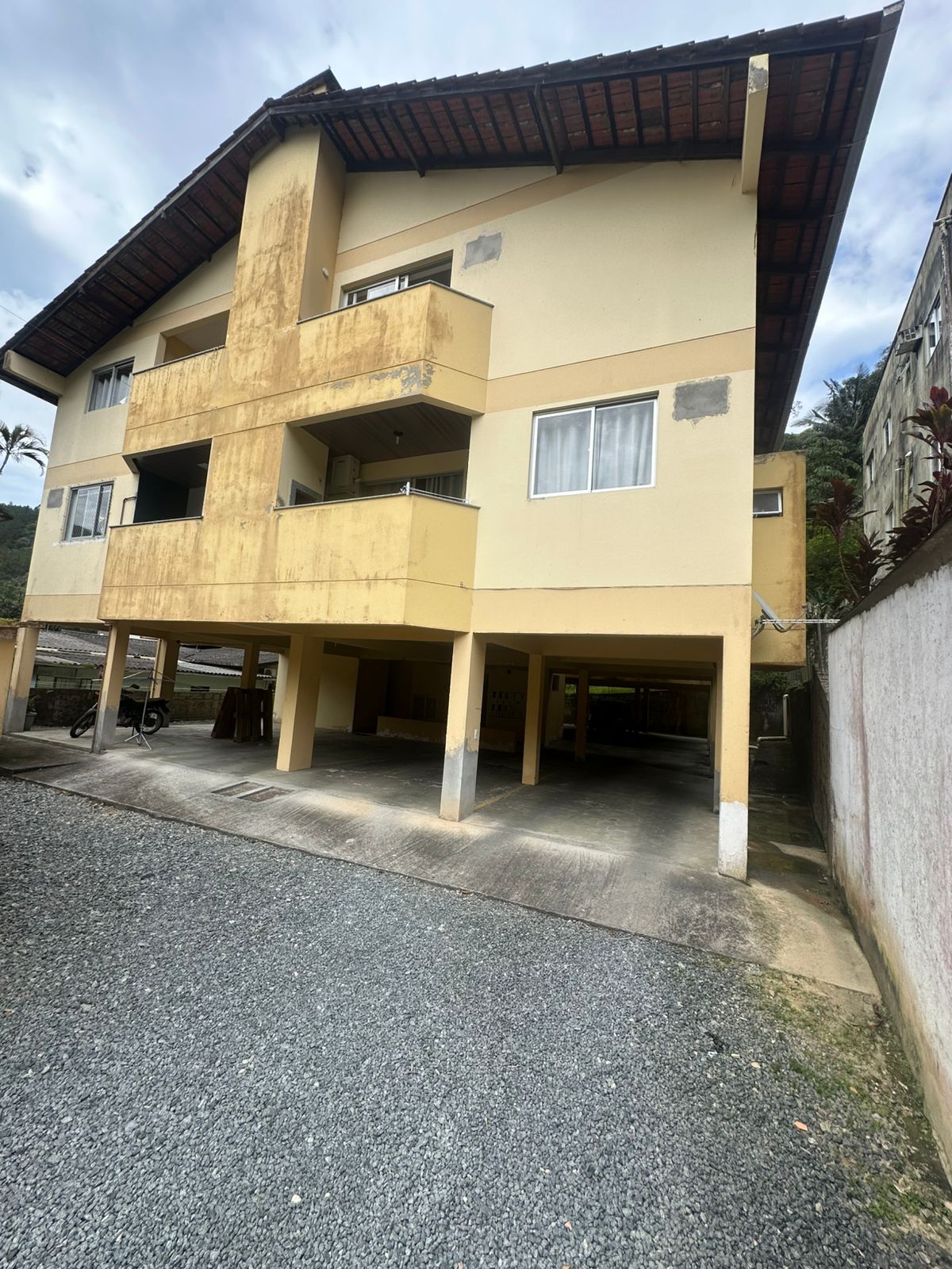 A2098 – Apartamento com 02 quartos – Centro