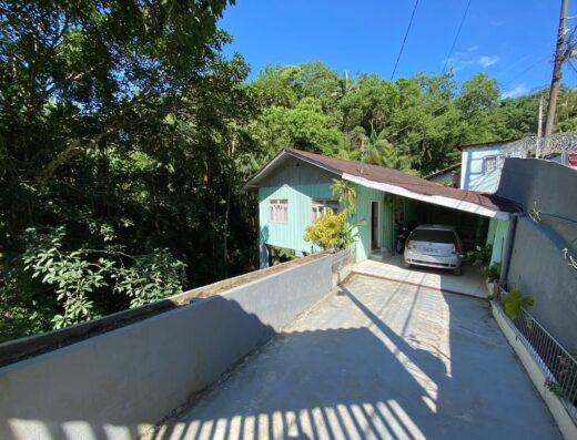 C1333 – Casa mista com 03 dormitórios