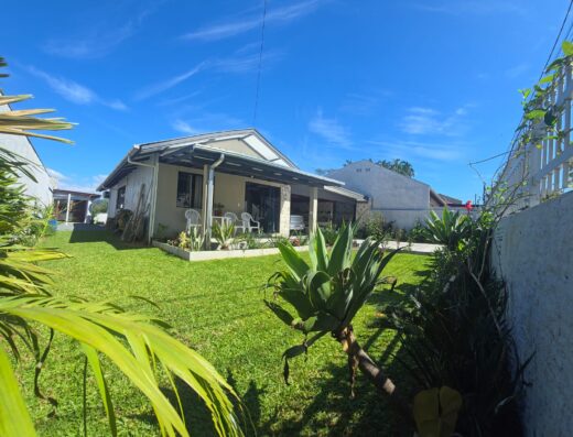 C1377 – Casa mista com 03 dormitórios